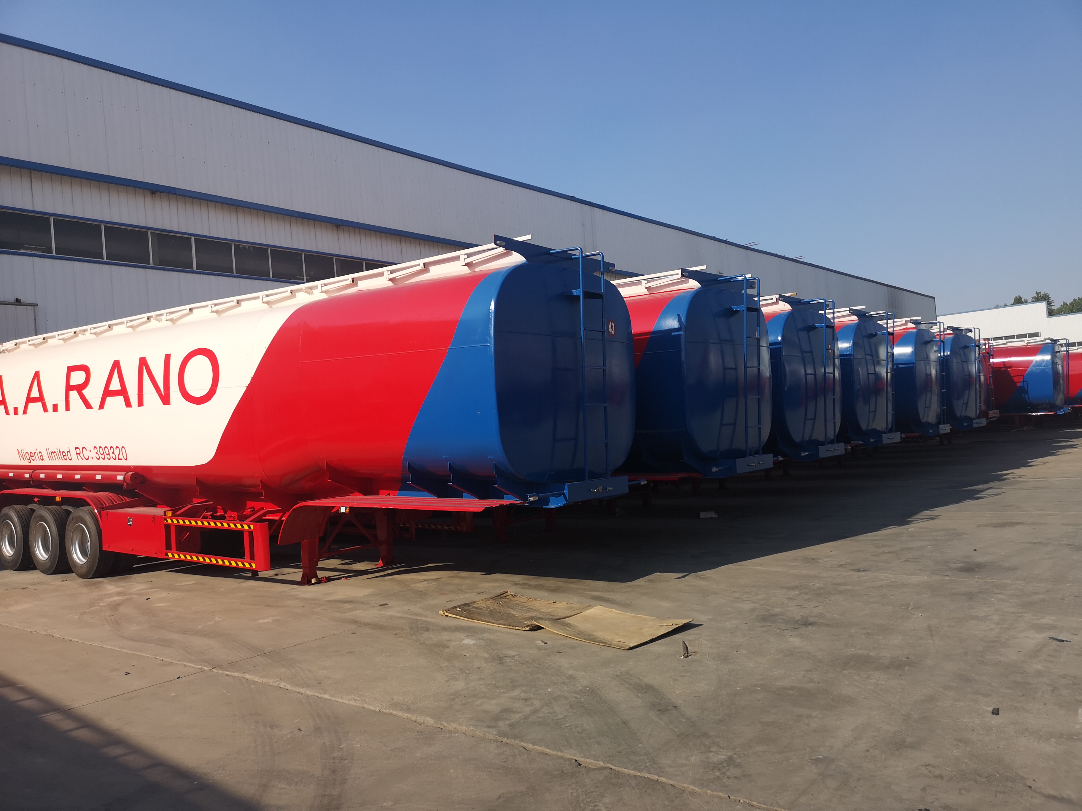 Ton Enclosed Liquid Oil Tank Trailer From China Manufacturer Shandong Luen Automobile Co Ltd