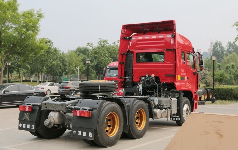 371HP 6X4 Prime Mover Sinotruk HOWO Trailer Head Heavy Duty Tractor Trucks