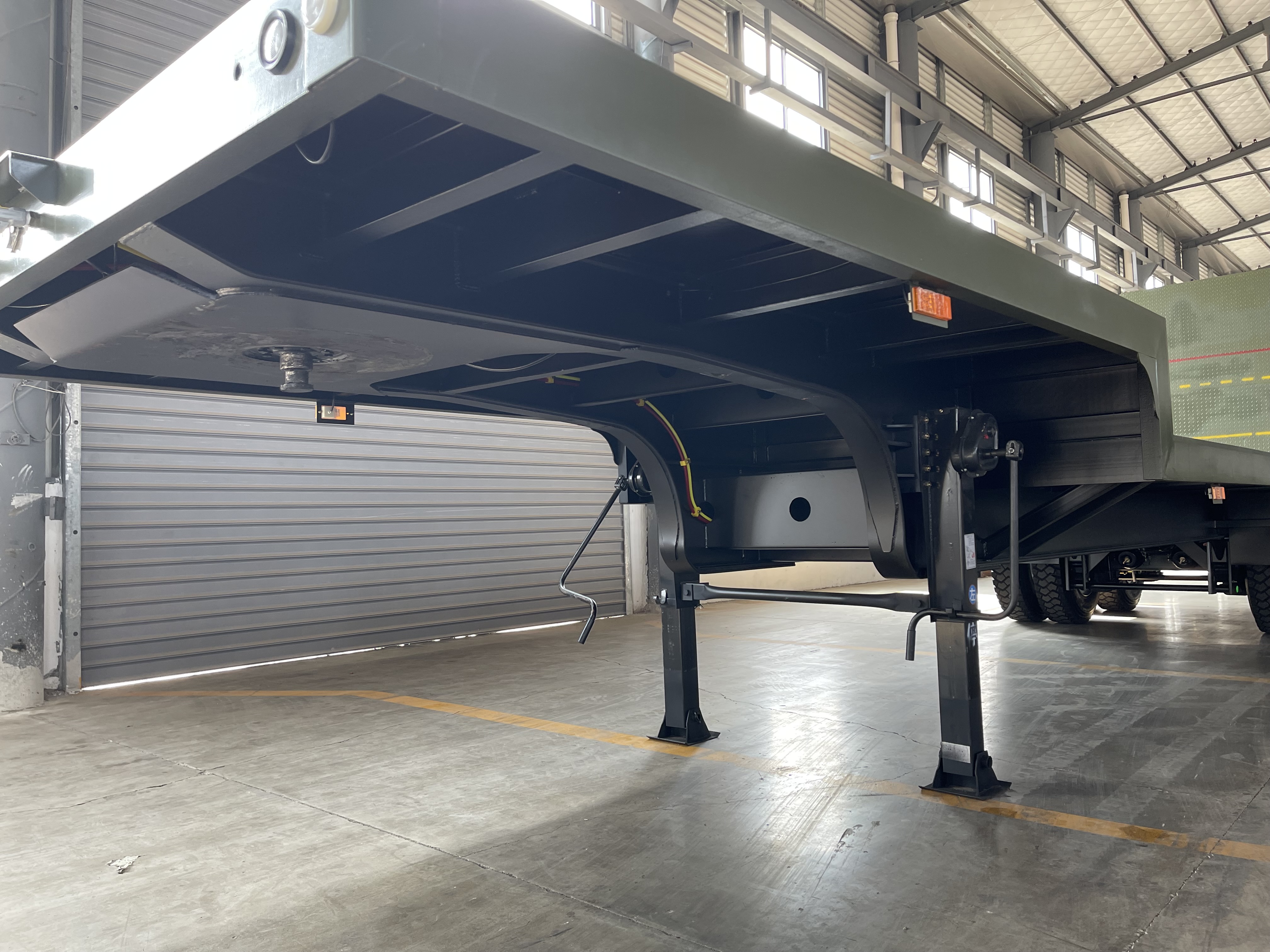 Heavy Cargo Transportation Gooseneck 4 Axles 100T Hydraulic Ladder Low Boy Trailers