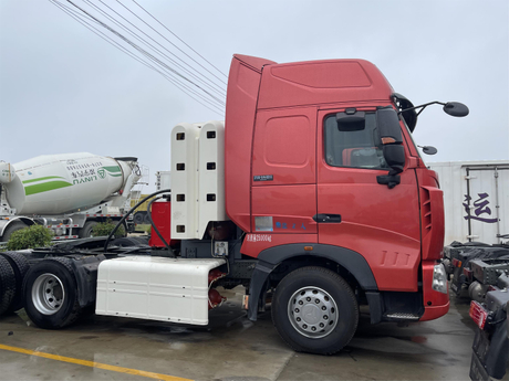 CNG Tractor HOWO 420hp 6x4 used CNG Towing Truck CNG Container Truck