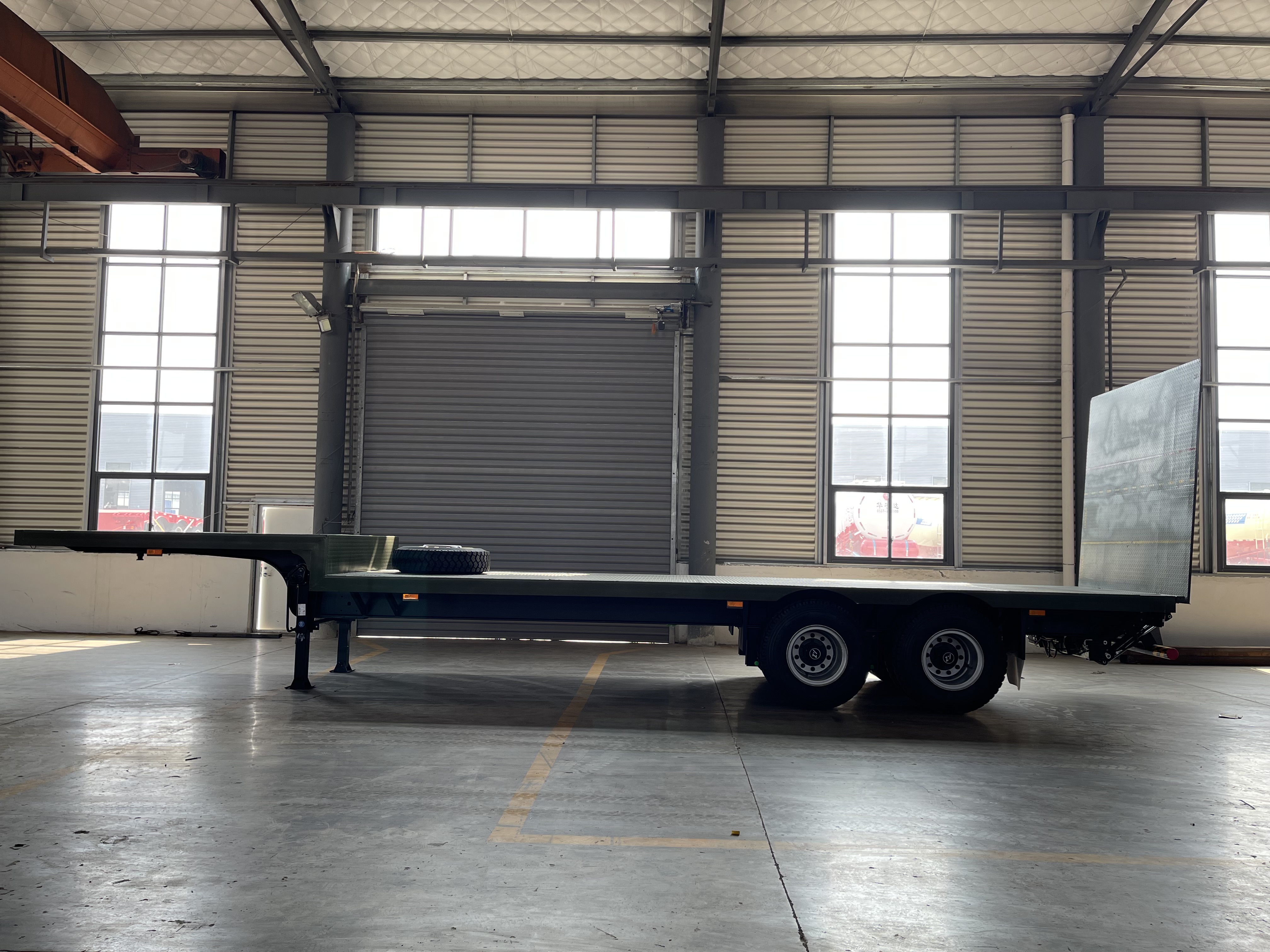 Heavy Cargo Transportation Gooseneck 4 Axles 100T Hydraulic Ladder Low Boy Trailers