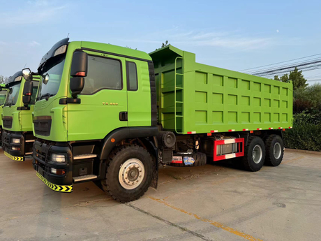 Tri Axle Dump Truck for Sale